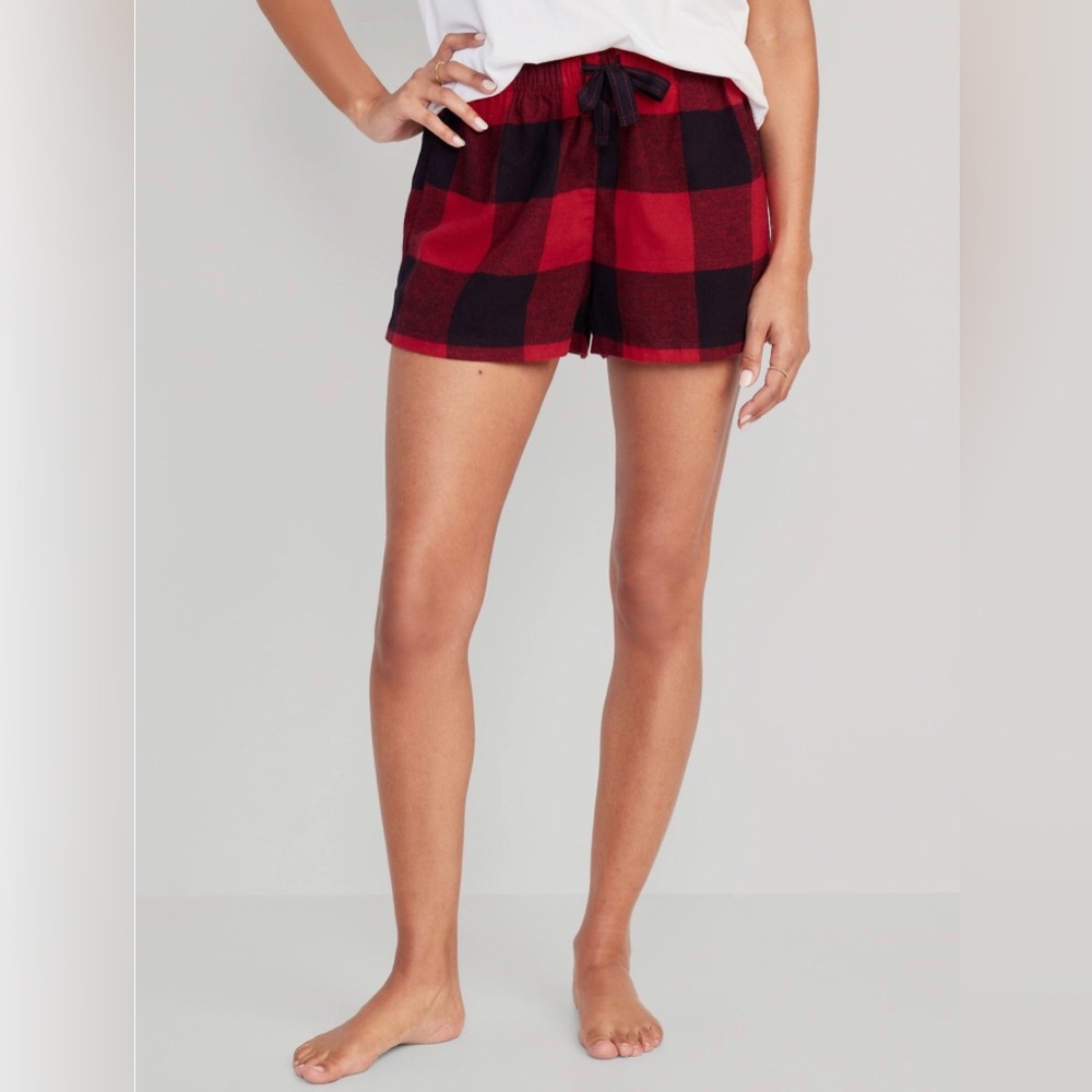 Women's Old Navy Super Comfy Red/Black Plaid Pajama Shorts; Size Medium